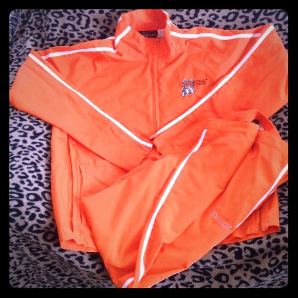 REDUCED✨Hooters sweatsshirt only-