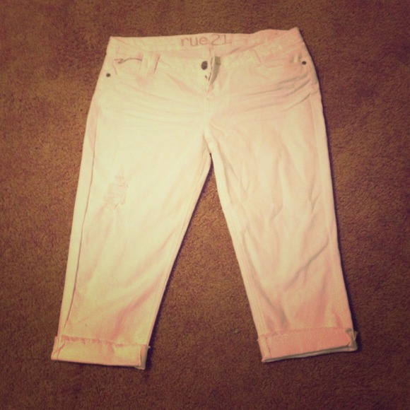 White capris! - Picture 1 of 3