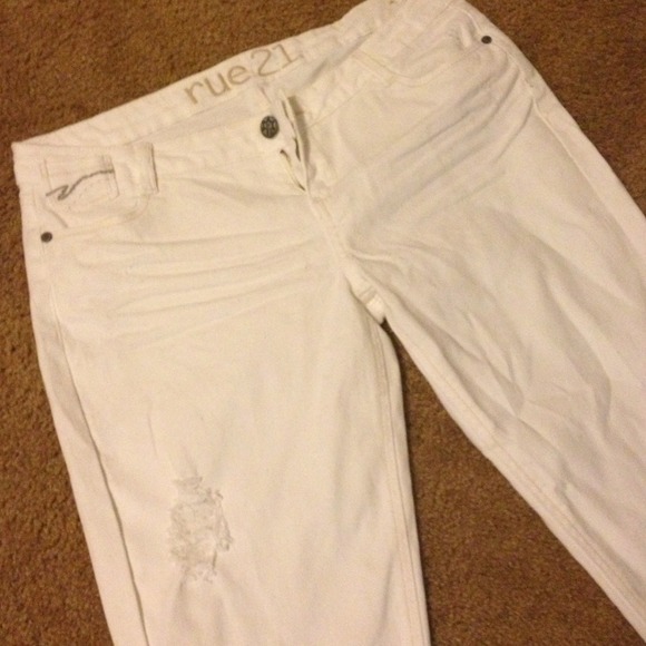 White capris! - Picture 2 of 3