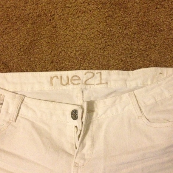 White capris! - Picture 3 of 3