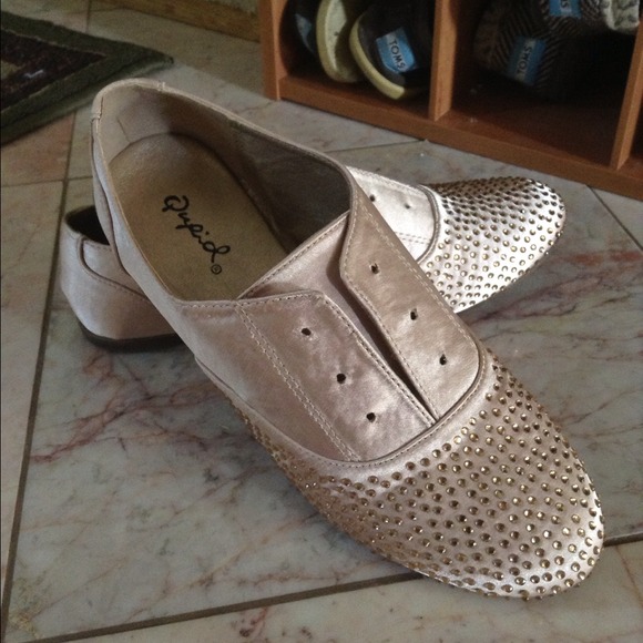 Sparkly Oxford like shoes (: