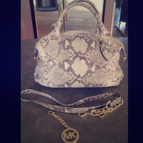 Keeping!! 😊 MK satchel