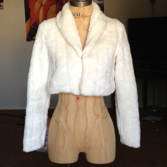 SOLD-White fur cozy coat