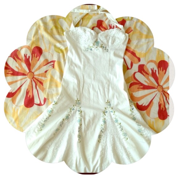 🌻White floral Betsey Johnson halter dress (NWOT)