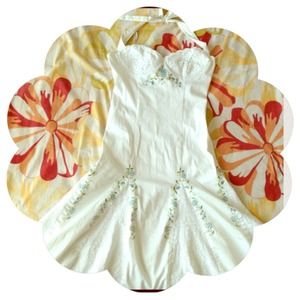 🌻White floral Betsey Johnson halter dress (NWOT)