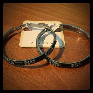 Windsor- hoop earrings NWT