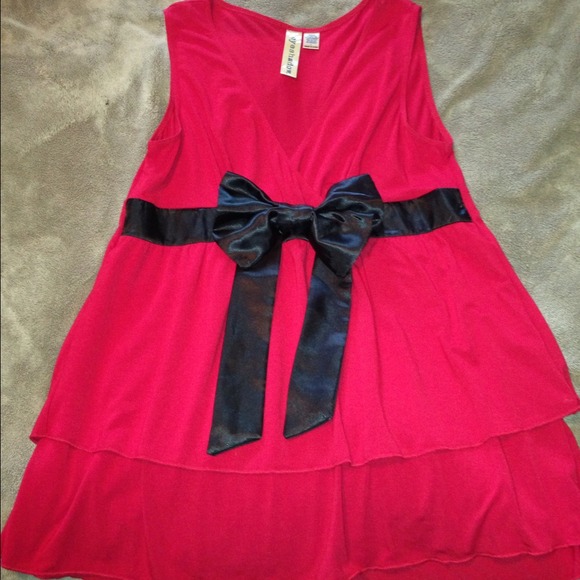 Tops - Red ruffle top with back satin bow