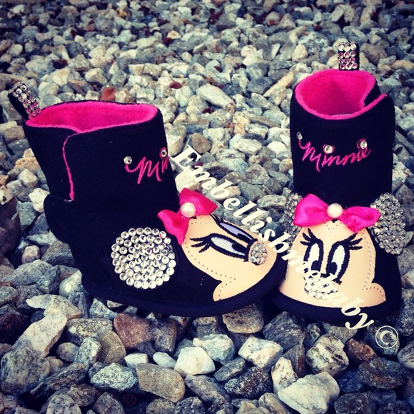 🚫SOLD🚫 minnie ugg style Boots - Picture 2 of 2