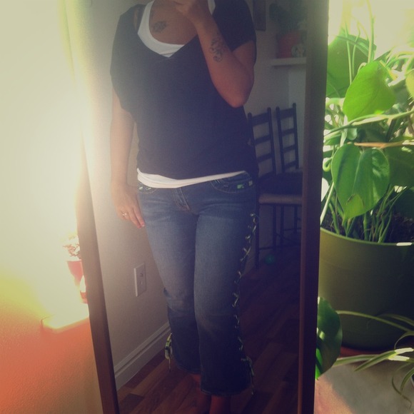 Sold✨Baby phat sexy side Capri!!