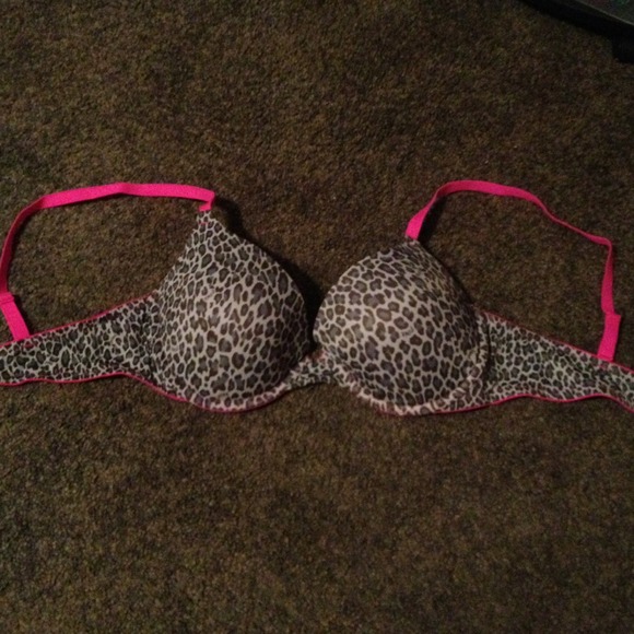 🚫sold in bundle! Victoria's Secret bra! :)