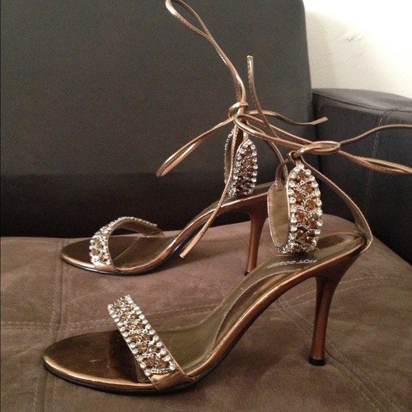 *SOLD IN BUNDLE*Shoes - Picture 2 of 4