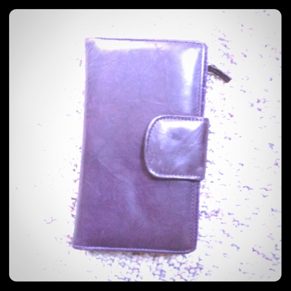 Plum colored wallet - Picture 1 of 4