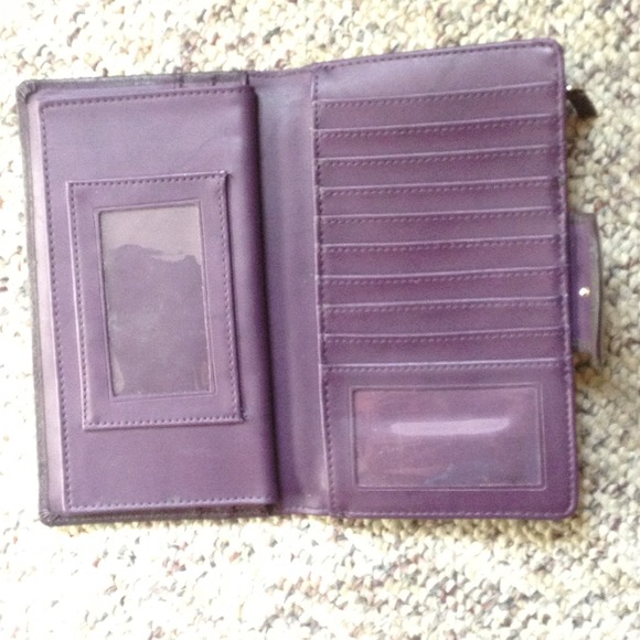 Plum colored wallet - Picture 3 of 4