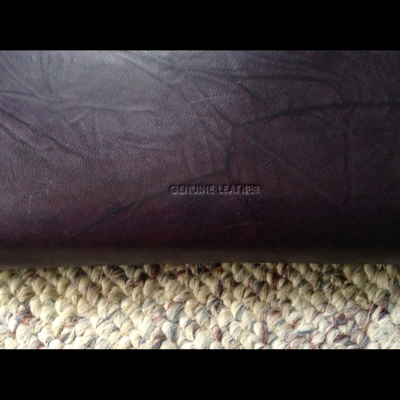 Plum colored wallet - Picture 4 of 4