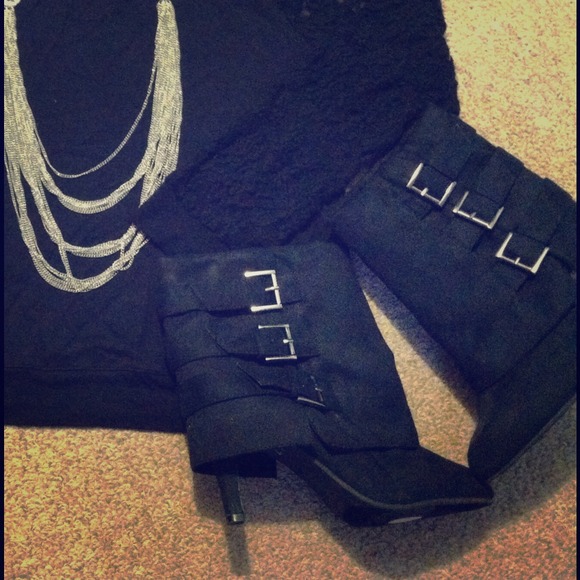 SOLD🎉HOST PICK 9/13🎉HOT SUEDE ANKLE BOOTS!!