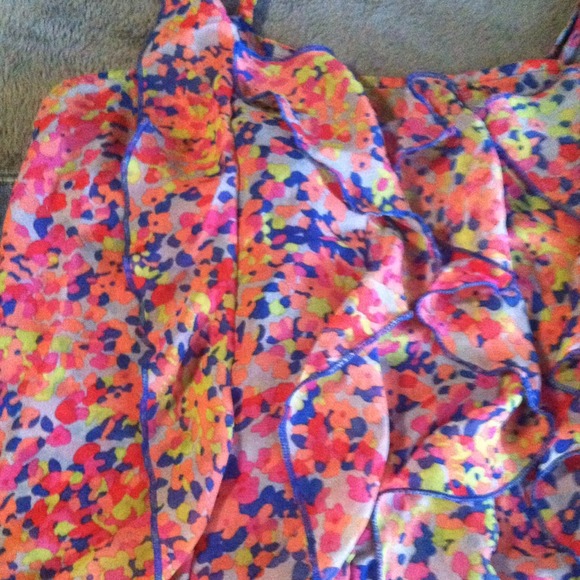 ❌Sold❌ Ruffle top - Picture 2 of 2