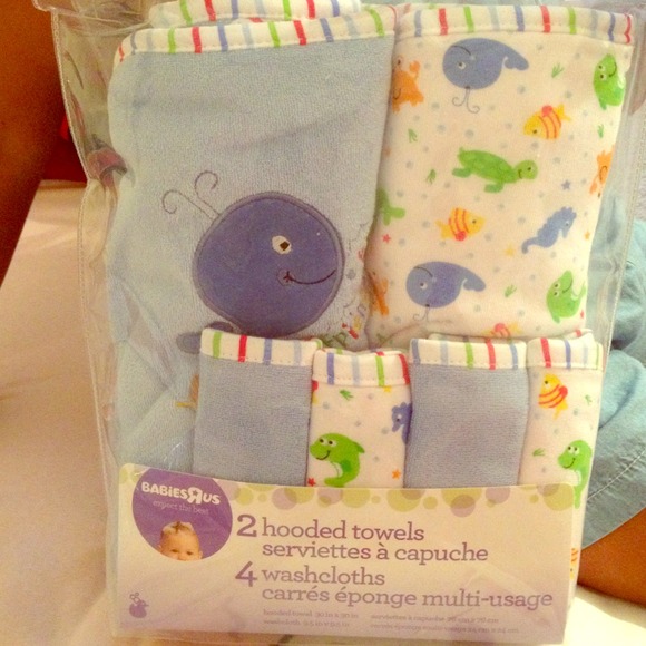 2 hooded towels & 4 washcloths- SOLD