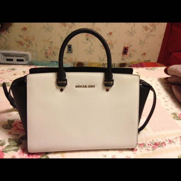 Michael Kors Large Selma saffiano handbag Sold!!!