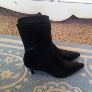 Short black boots