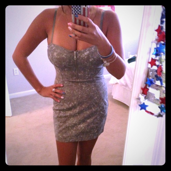 Zip up fitted dress! NWT
