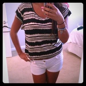 Flowy black/white top *NWT*