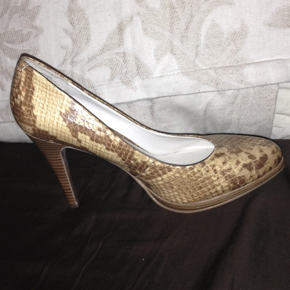 Brown and beige multi color pumps