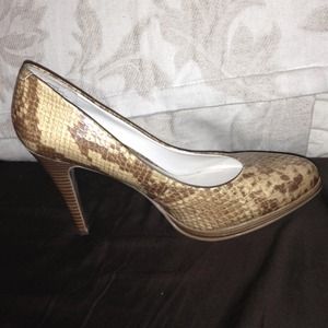 Brown and beige multi color pumps