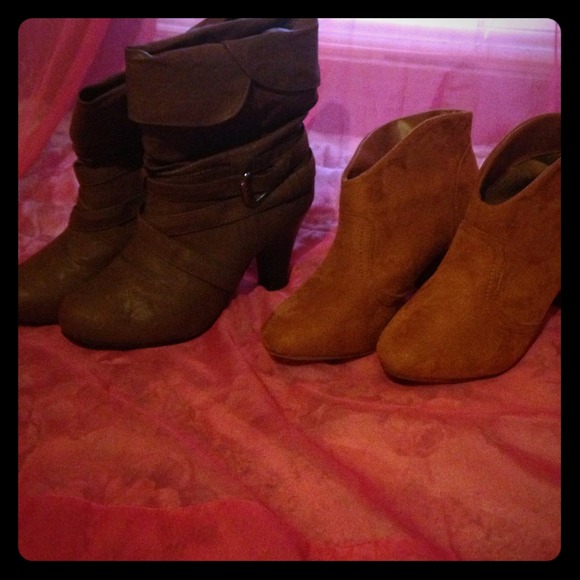 Bundle 2 pairs of boots