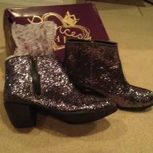 Princess Vera Wang sequin silver zip up ankle Princess Vera Wang sequin silver zip up ankle