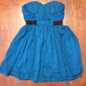 Adorable blue dress!