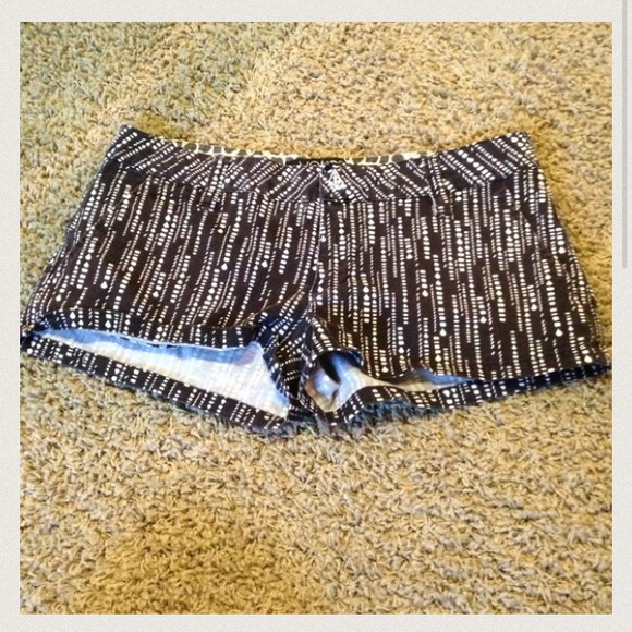 BUNDLE! ADORABLE ROMPER AND VOLCOM SHORTS 💖 - Picture 2 of 2