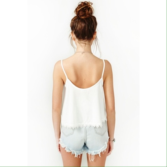 ❌SOLD OUT❌Cream Crochet Trim Crop Top - Picture 2 of 3