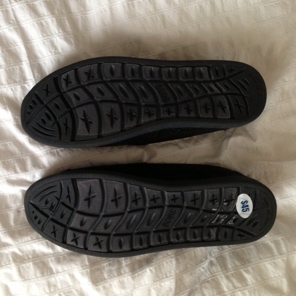 33 off Skecher�s Shoes Black glitter bobs from 🎀