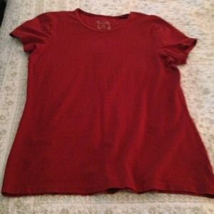 Old Navy marroon tee