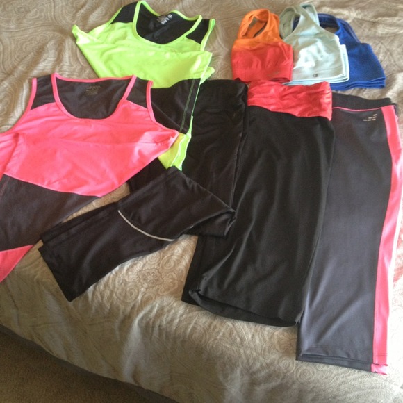 ***BUNDLE*** OF WORK-OUT CLOTHES!!