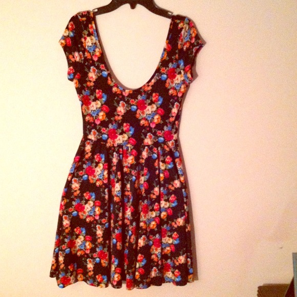 Beautiful floral dress (fits medium)