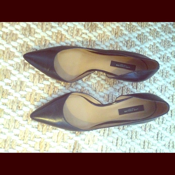 RESERVED ❤Ann Taylor Black Leather Pumps❤