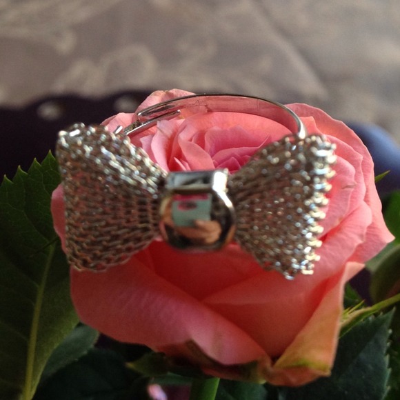 Silver tone vtg chain with green tone amber - Picture 3 of 3