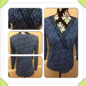 Blue pattern 3/4 length sleeve top