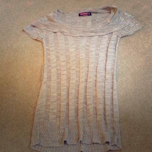 I'm selling a gray short-sleeved sweater