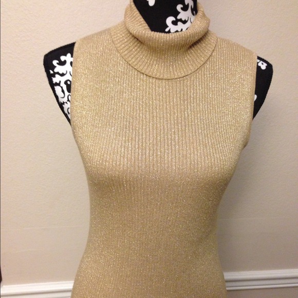 REDUCED! Gold sleeveless turtleneck, very pretty! - Picture 2 of 3