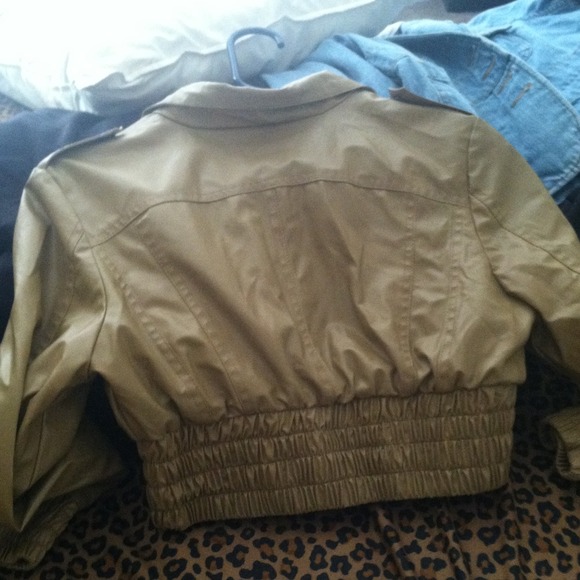 Beige jacket - Picture 2 of 3