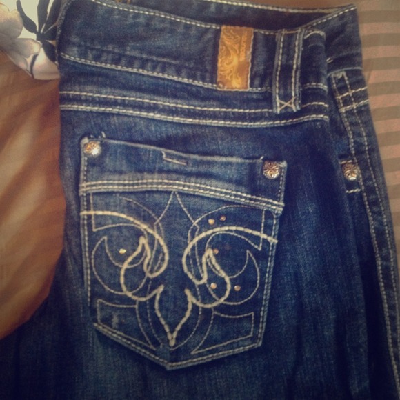 Adorable fleur de lis Maurice's jeans