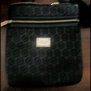 MK small purse❌❌❌🚫🚫SOLD❌🚫🚫