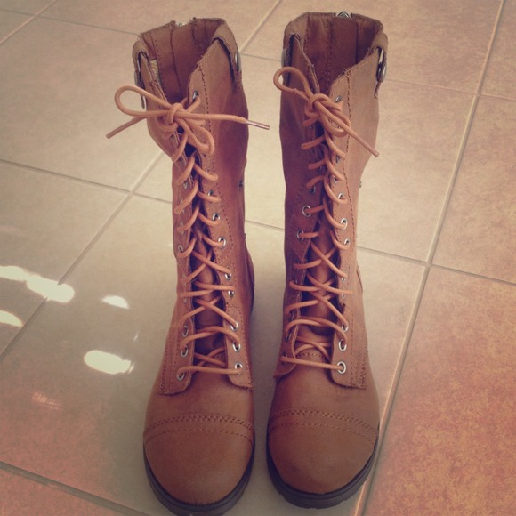 🚫🚫SOLD🚫🚫Brown rustic boots! Brand new!