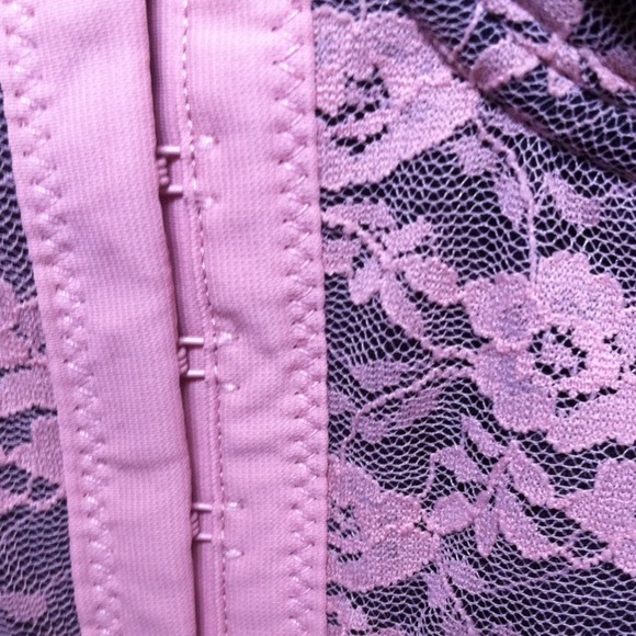 🚫 sold🚫Black/Pink Lace Bustier - Picture 4 of 4