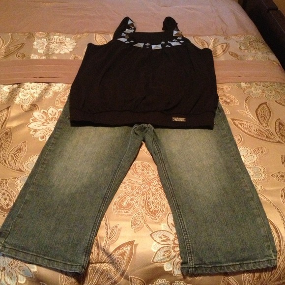 🚫🚫SOLD House of Dereon Shirt & capris