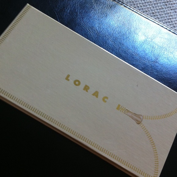 Lorac unzipped pallet