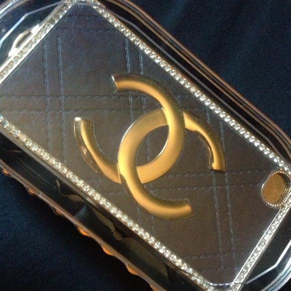 iPhone 4/4s  inspired Chanel case