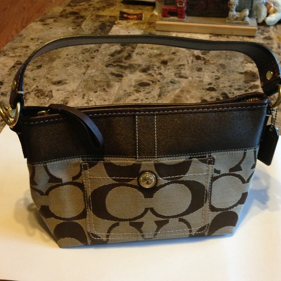 Authentic coach purse - Picture 1 of 3